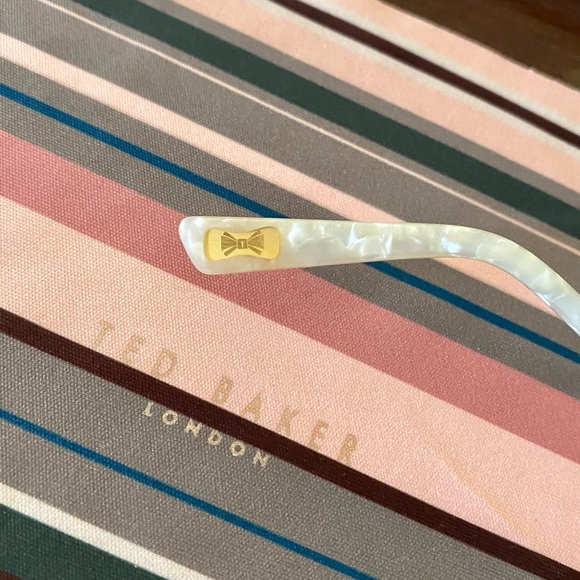 Ted Baker London. Tortoise shell frames, mother of pearl arms - Picture 6 of 9